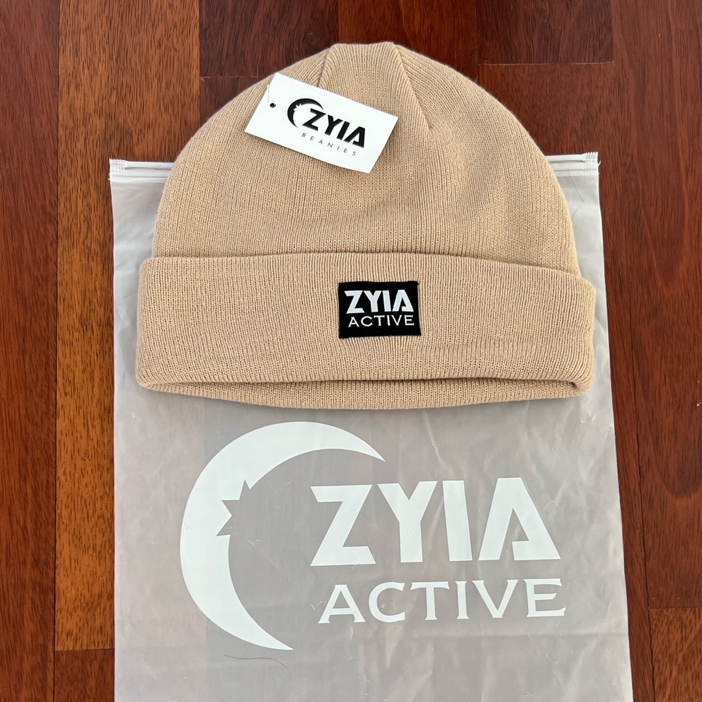 ZYIA Light Dust Vertigo Beanie NWT